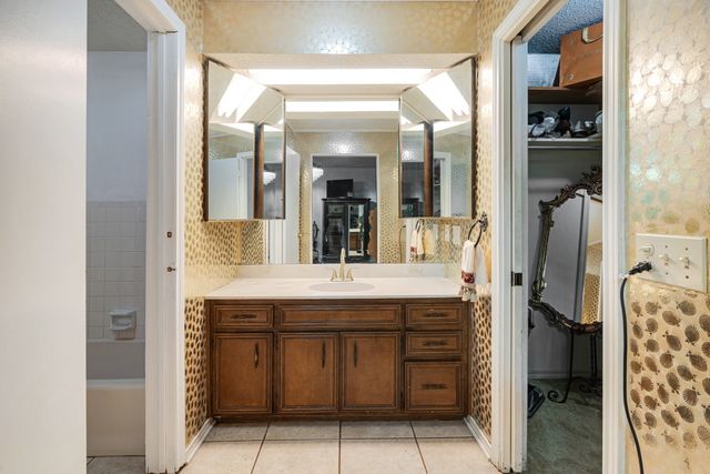 1920 E Tudor Street, Paris, TX 75460