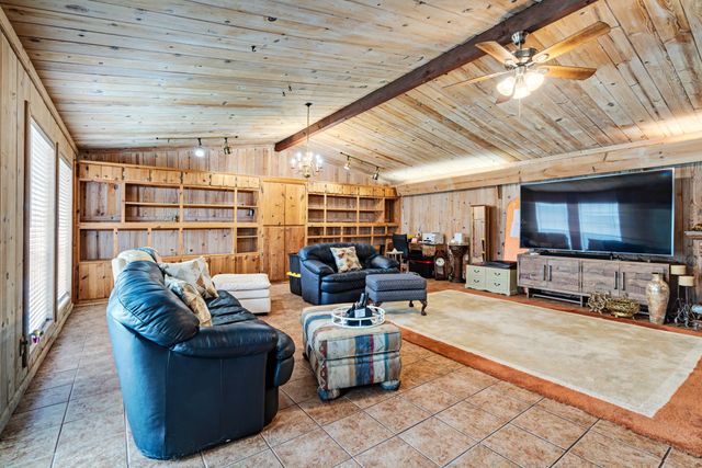 1920 E Tudor Street, Paris, TX 75460