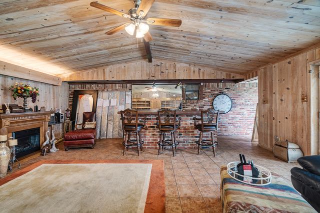 1920 E Tudor Street, Paris, TX 75460