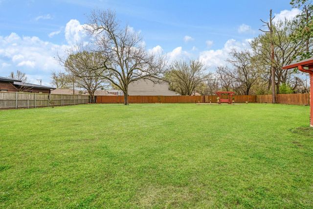 1920 E Tudor Street, Paris, TX 75460