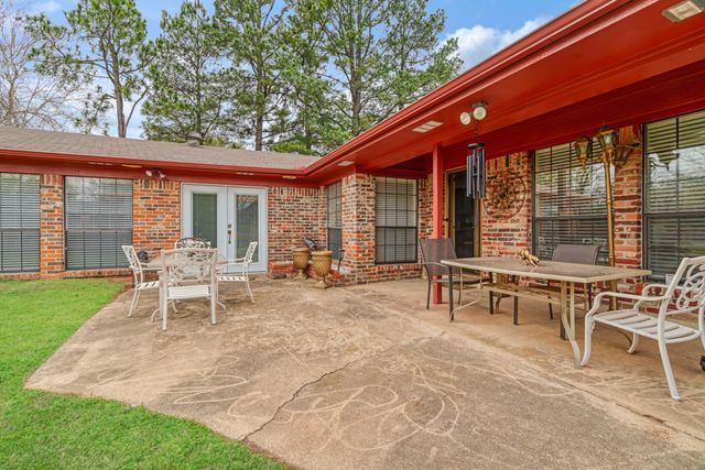 1920 E Tudor Street, Paris, TX 75460