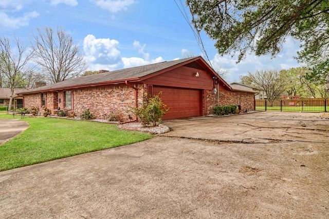 1920 E Tudor Street, Paris, TX 75460
