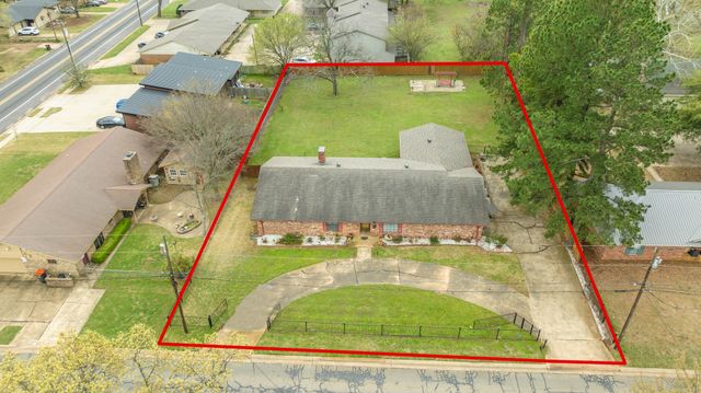 1920 E Tudor Street, Paris, TX 75460