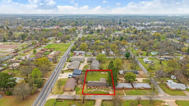 1920 E Tudor Street, Paris, TX 75460