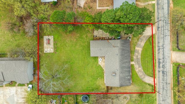 1920 E Tudor Street, Paris, TX 75460