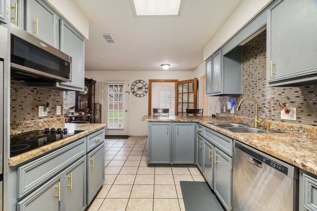 1920 E Tudor Street, Paris, TX 75460