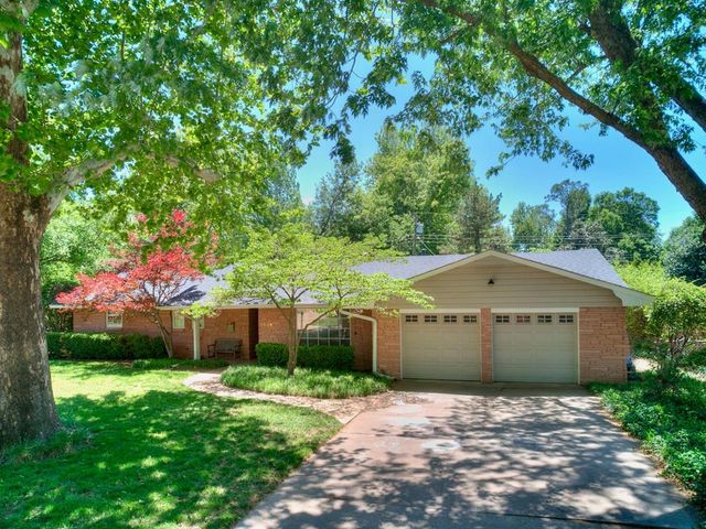 2626 Chateau Drive, Norman, OK 73069