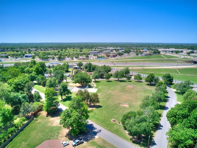 2626 Chateau Drive, Norman, OK 73069