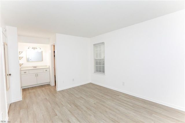 1441 Deerpond LN, Virginia Beach, VA 23464