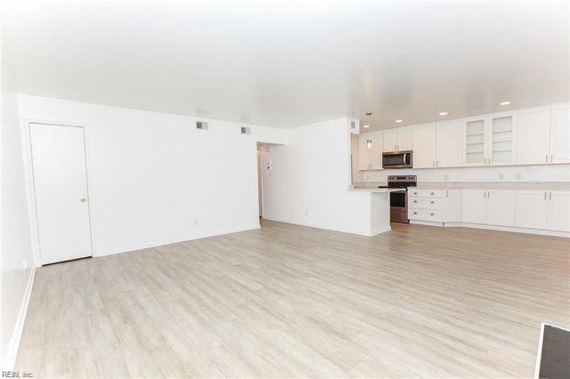 1441 Deerpond LN, Virginia Beach, VA 23464