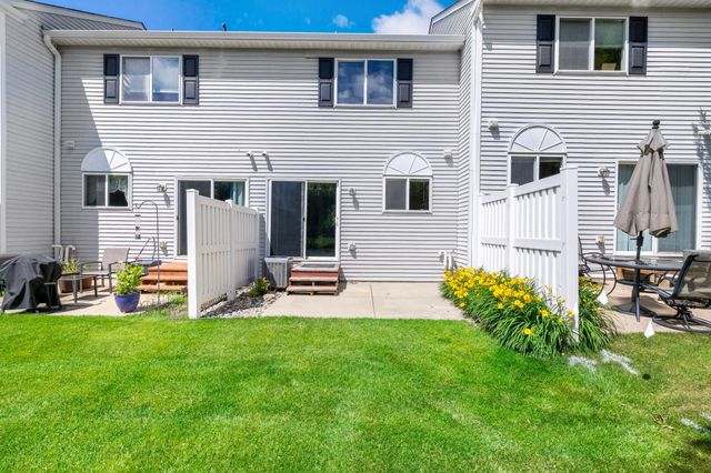 7772 Arboretum Village Circle, Chanhassen, MN 55317