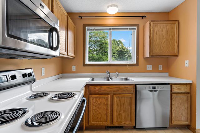 7772 Arboretum Village Circle, Chanhassen, MN 55317