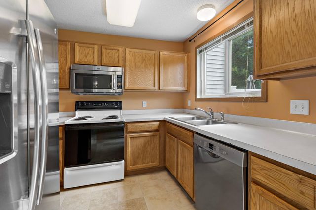 7772 Arboretum Village Circle, Chanhassen, MN 55317
