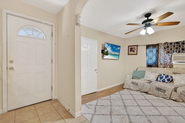 3512 W Belden Avenue, Chicago, IL 60647
