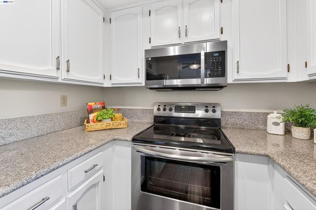 3436 Smoketree Commons Dr, Pleasanton, CA 94566