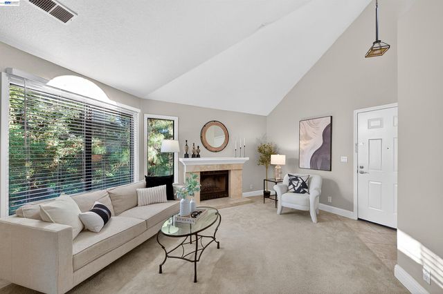 3436 Smoketree Commons Dr, Pleasanton, CA 94566