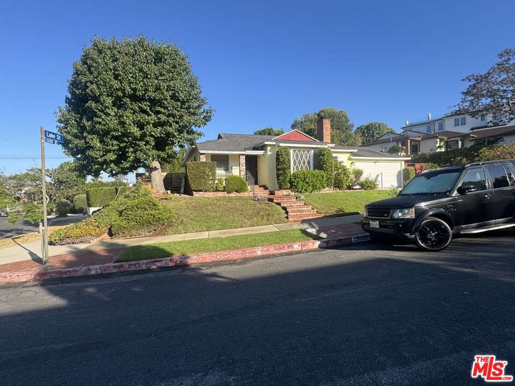 13025 Psomas Way, Los Angeles, CA 90066