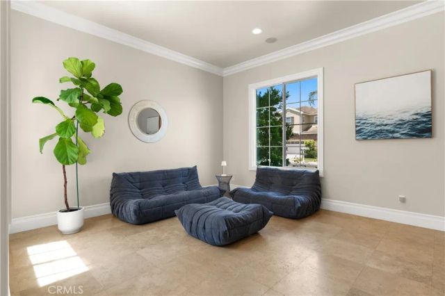 6572 Beachview Drive, Huntington Beach, CA 92648