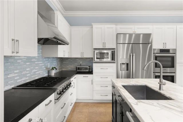 6572 Beachview Drive, Huntington Beach, CA 92648