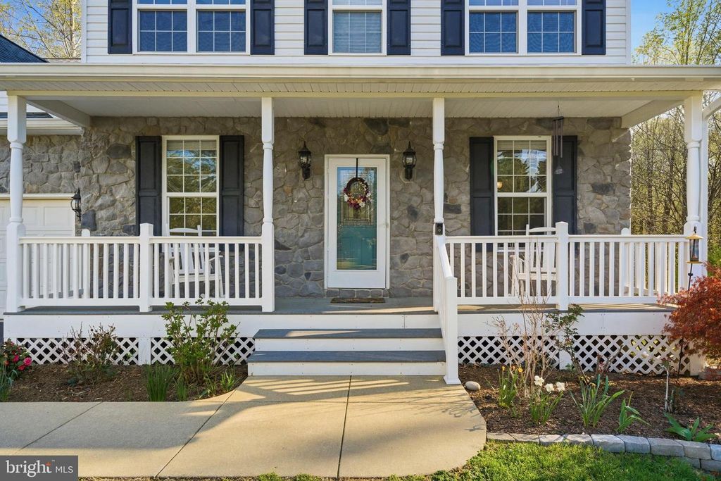 Image 5 of property listing at 2145 OLIVER DR, Prince Frederick, MD 20678