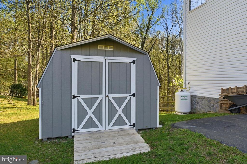 Image 9 of property listing at 2145 OLIVER DR, Prince Frederick, MD 20678