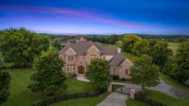 5540 Hawks Landing Dr, Arrington, TN 37014