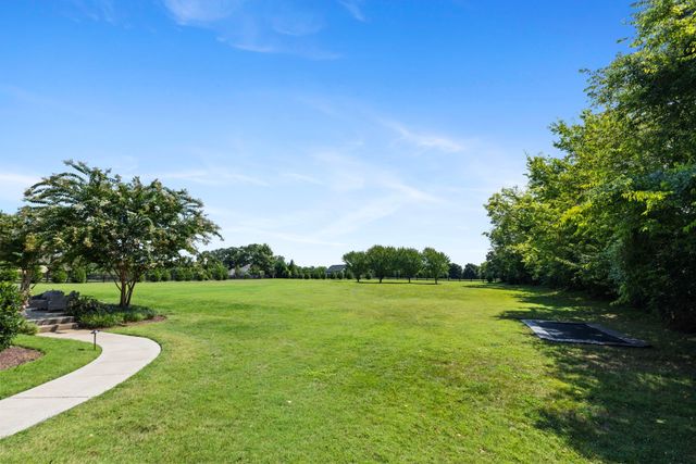 5540 Hawks Landing Dr, Arrington, TN 37014