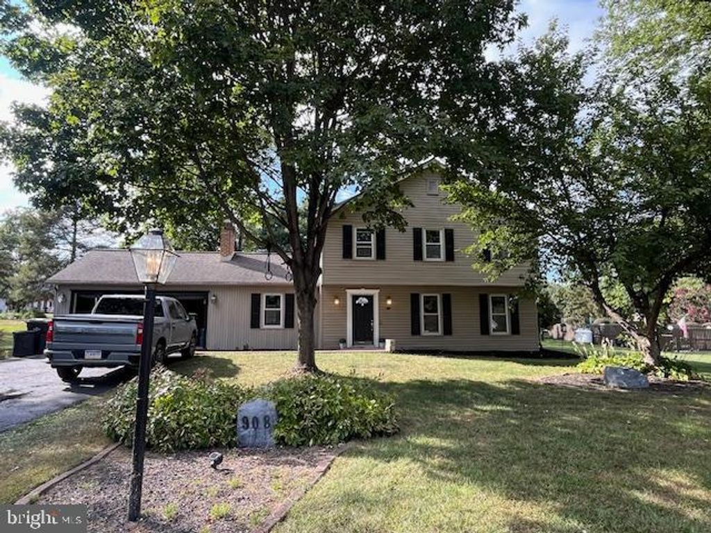 908 KNEPPER DR, Mechanicsburg, PA 17055
