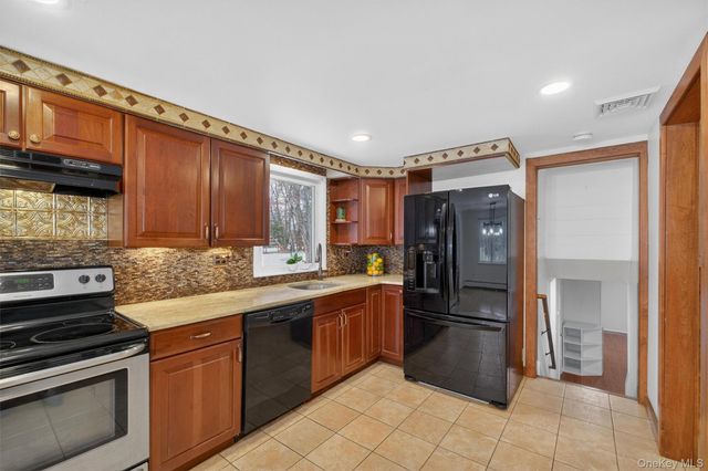 16 Orchard Lane, Hopewell Junction, NY 12533