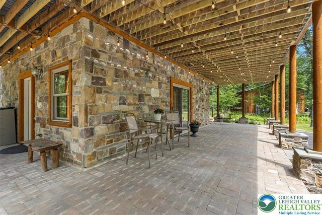 207 West Douglasville Road, Bushkill Twp, PA 18064