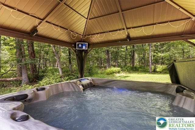 207 West Douglasville Road, Bushkill Twp, PA 18064