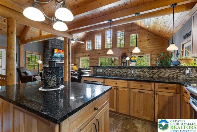 207 West Douglasville Road, Bushkill Twp, PA 18064