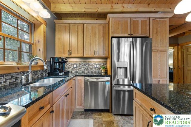 207 West Douglasville Road, Bushkill Twp, PA 18064