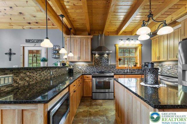 207 West Douglasville Road, Bushkill Twp, PA 18064