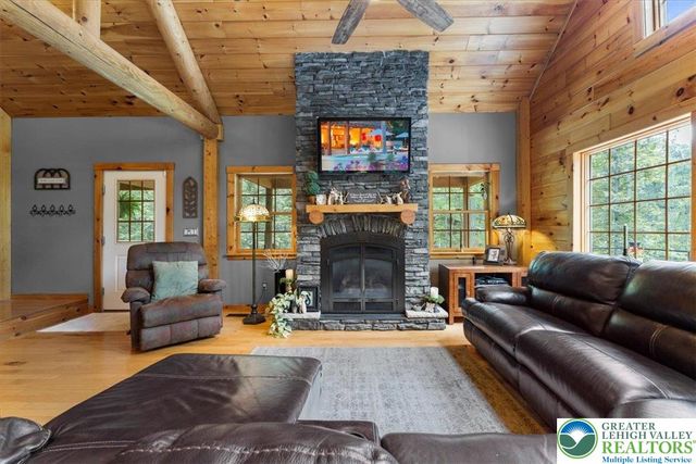 207 West Douglasville Road, Bushkill Twp, PA 18064