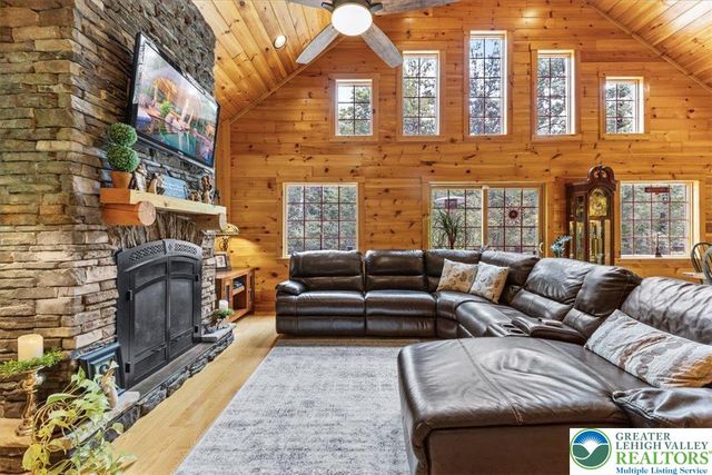 207 West Douglasville Road, Bushkill Twp, PA 18064