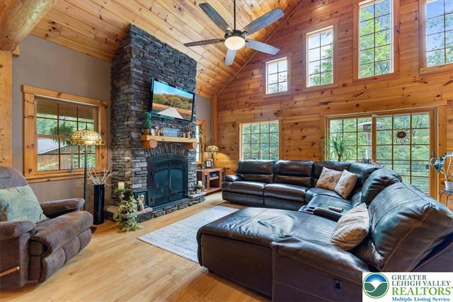 207 West Douglasville Road, Bushkill Twp, PA 18064