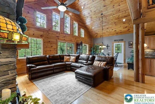 207 West Douglasville Road, Bushkill Twp, PA 18064