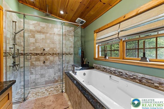 207 West Douglasville Road, Bushkill Twp, PA 18064