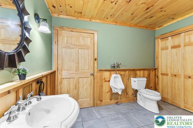 207 West Douglasville Road, Bushkill Twp, PA 18064