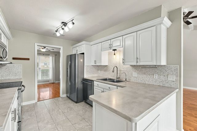 200 Lansford Drive, Benbrook, TX 76126