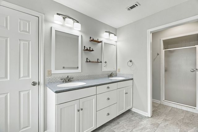 200 Lansford Drive, Benbrook, TX 76126