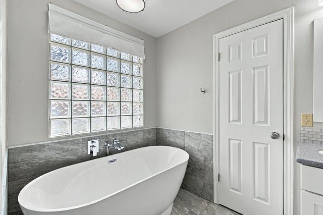 200 Lansford Drive, Benbrook, TX 76126