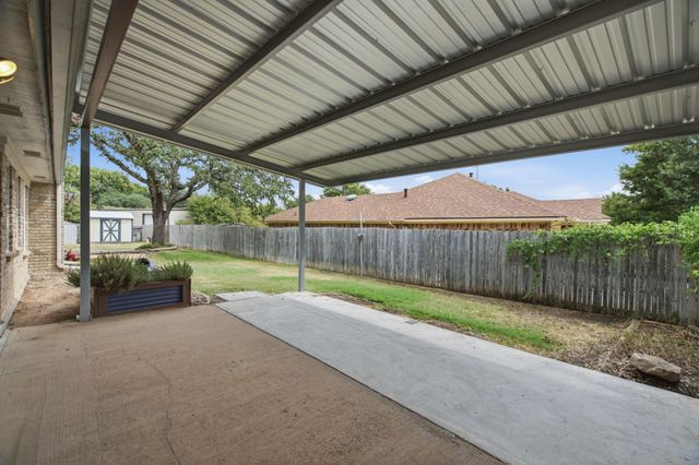 200 Lansford Drive, Benbrook, TX 76126
