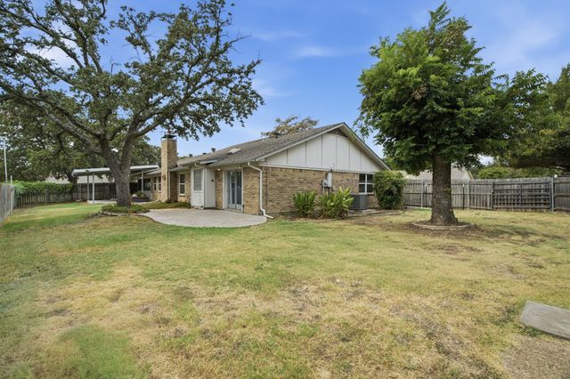 200 Lansford Drive, Benbrook, TX 76126
