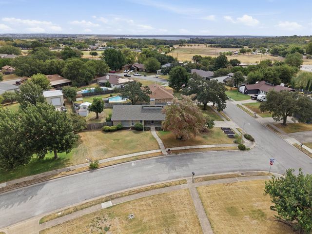 200 Lansford Drive, Benbrook, TX 76126
