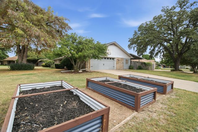 200 Lansford Drive, Benbrook, TX 76126