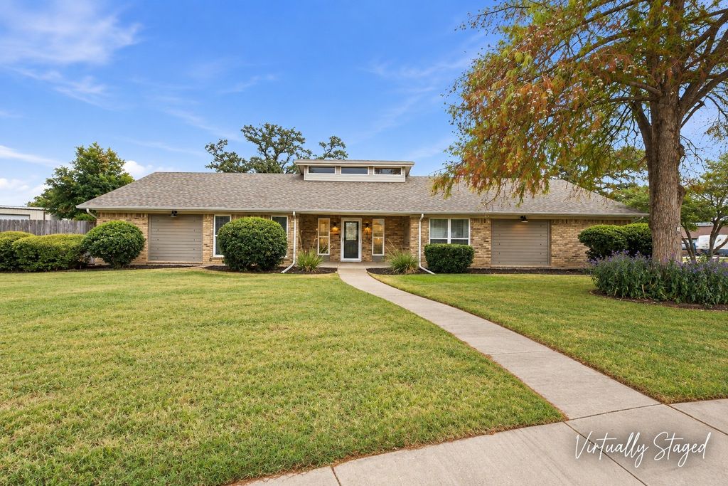 200 Lansford Drive, Benbrook, TX 76126 — photo 2