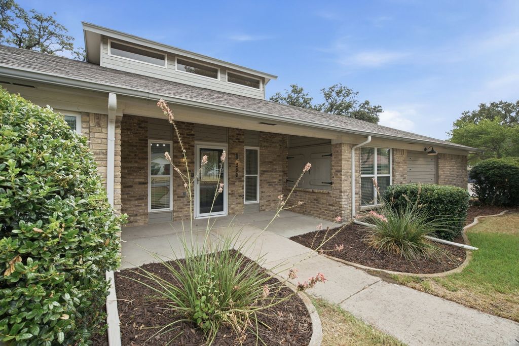 200 Lansford Drive, Benbrook, TX 76126 — photo 3