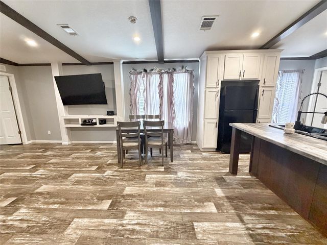 21246 White Oak Drive, Conroe, TX 77306